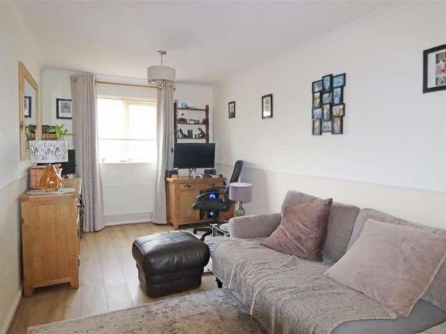Flat for sale in SS2, Alton Barnes