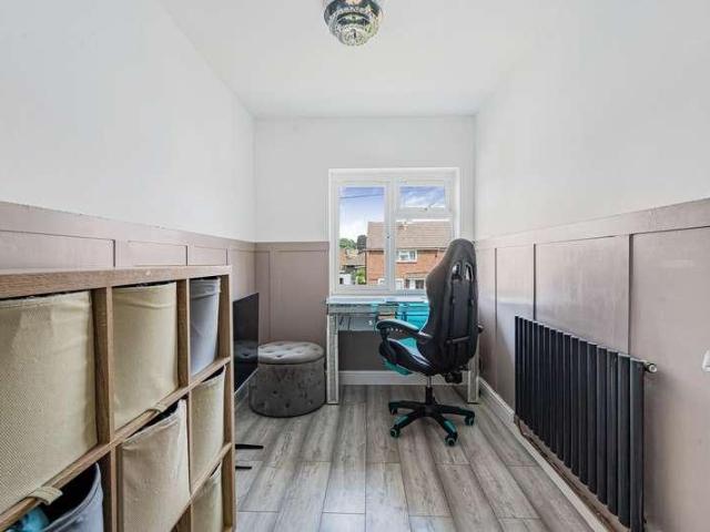 Flat for sale in Wrecclesham, Fole