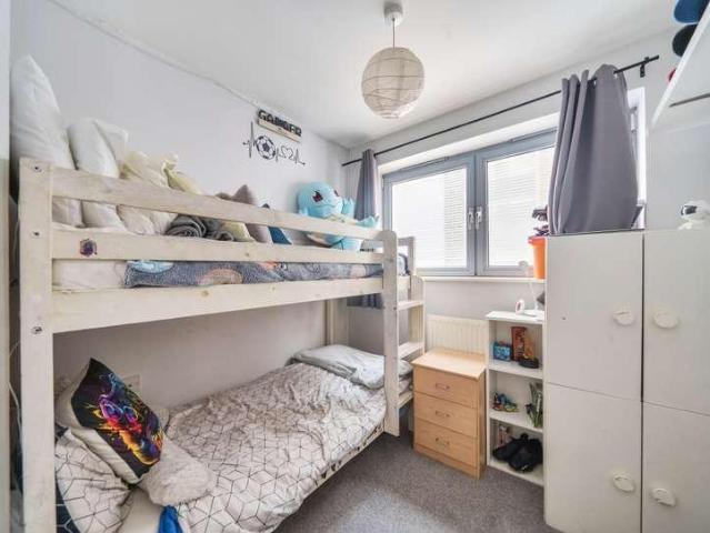 Flat for sale in Streatham, Greater London