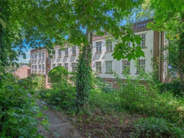 Flat for sale in London Borough of Haringey, Greater London