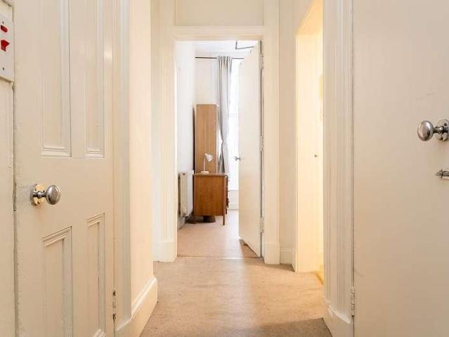 Flat for sale in Marchmont, Scotland