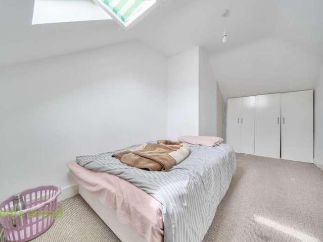 Flat for sale in London Borough of Croydon, Selhurst