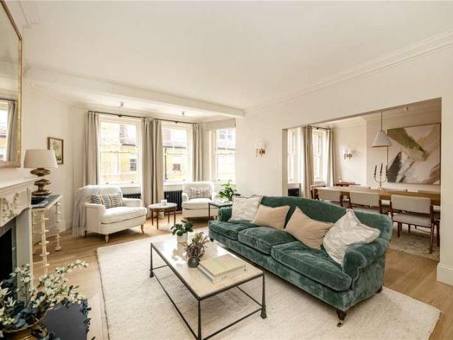 Flat for sale in Royal Borough of Kensington and Chelsea, Greater London