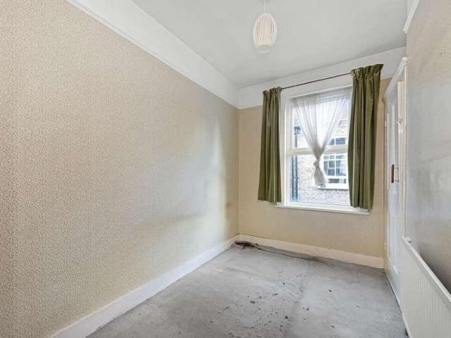 Flat for sale in London Borough of Lewisham, Forest Hill