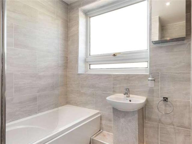 Flat for sale in West Hackney, Upper Clapton