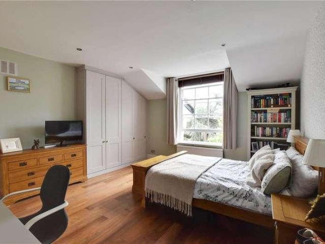 Flat for sale in London Borough of Lewisham, Blackheath