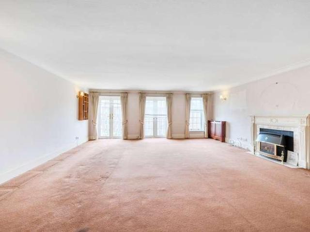 Flat for sale in Northwood, Greater London