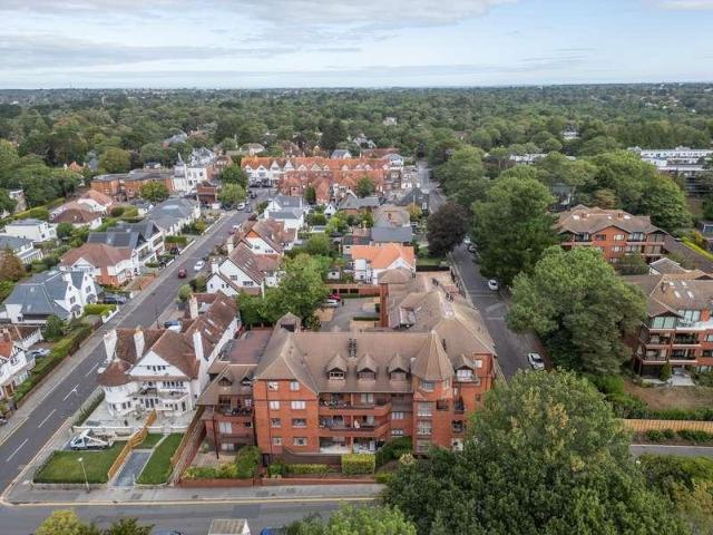 Flat for sale in Canford Cliffs, Poole