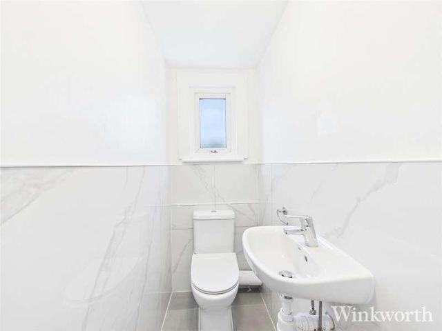 Flat for sale in London Borough of Ealing, Greater London