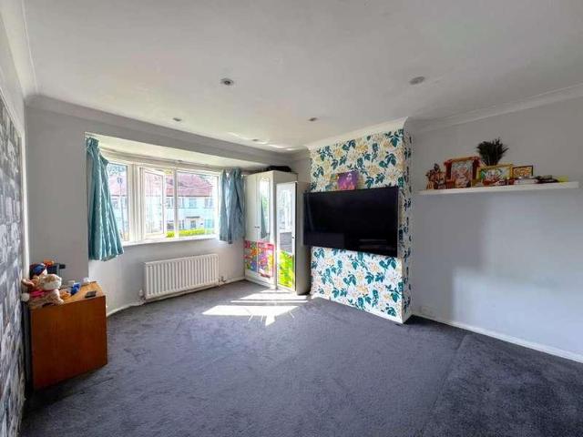 Flat for sale in Sudbury, Greater London