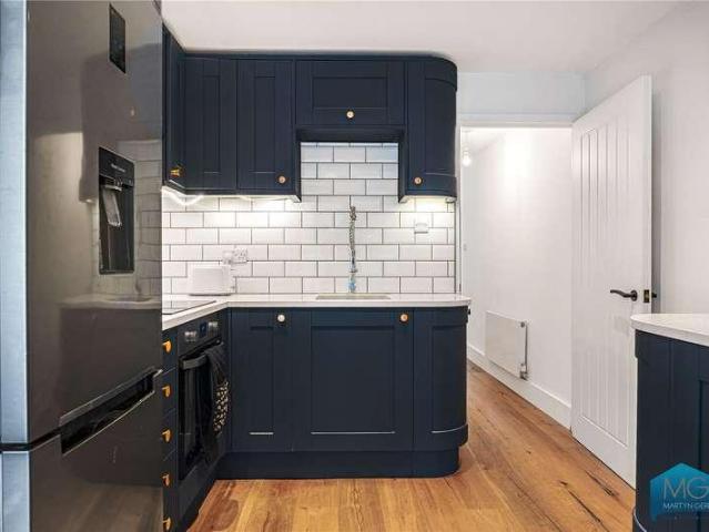 Flat for sale in Finsbury Park, Greater London