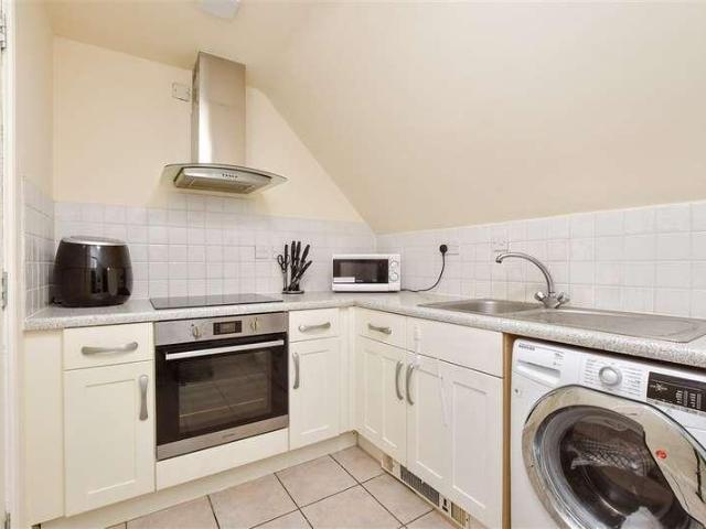 Flat for sale in Beddington, Greater London