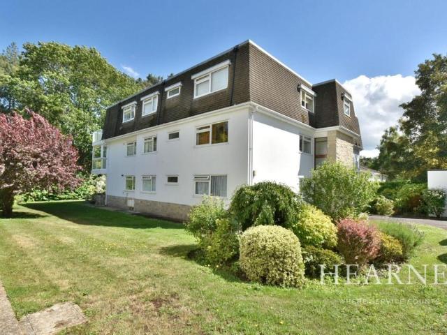 Flat for sale in Tricketts Cross, Ferndown