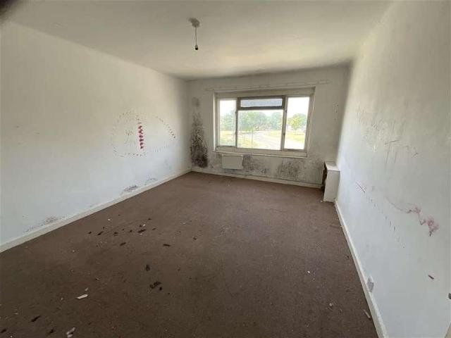 Flat for sale in Fairlee, Shide