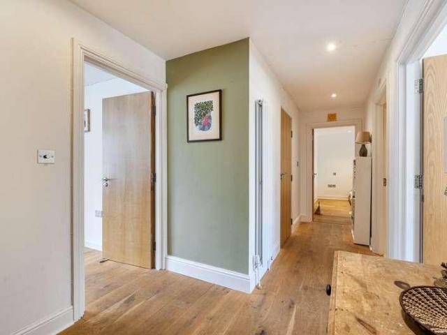 Flat for sale in Archway, Greater London