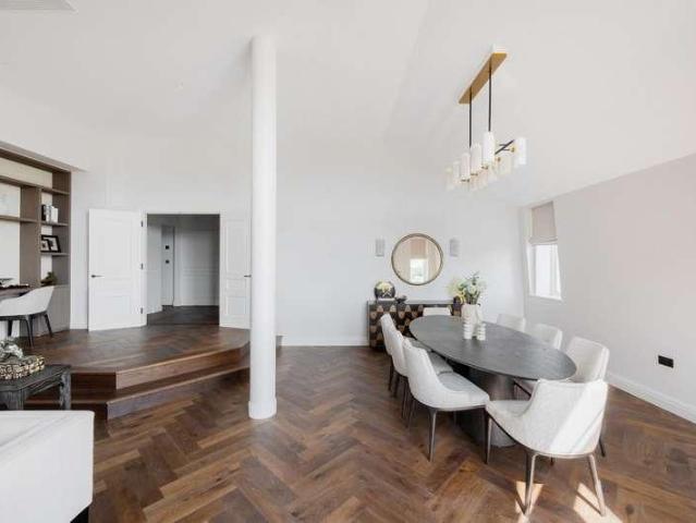 Flat for sale in Paddington, Greater London