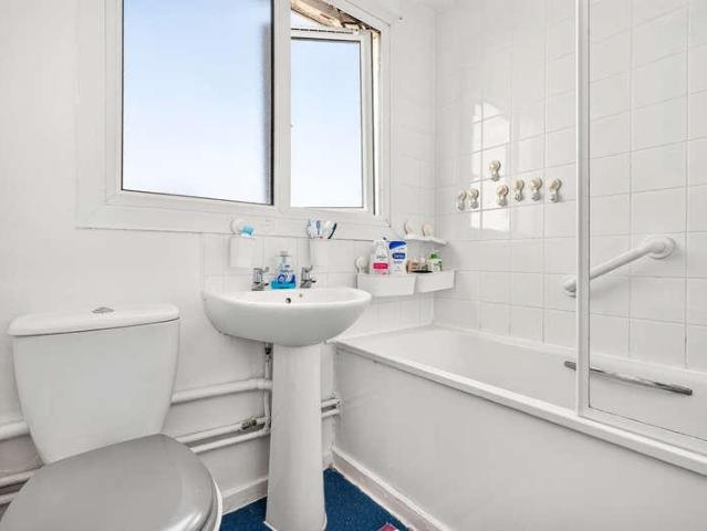 Flat for sale in Noel Park, Greater London