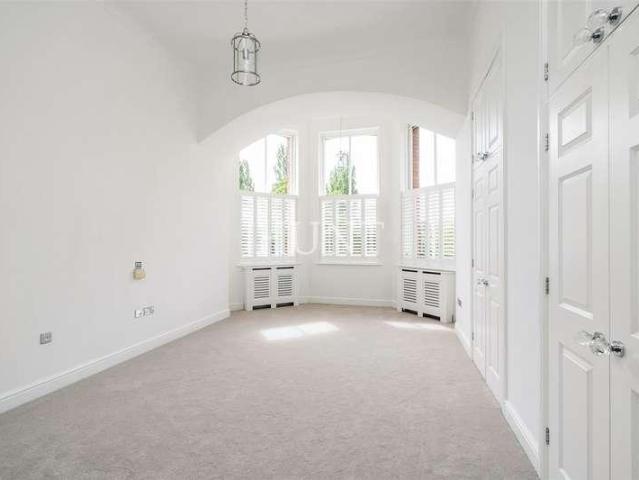 Flat for sale in Fairlop, Greater London