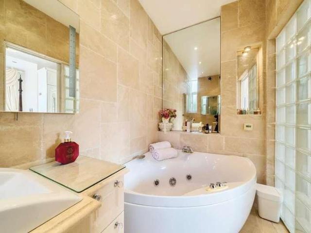 Flat for sale in Greater London