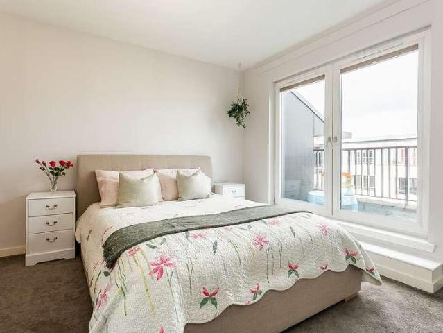 Flat for sale in East Pilton, Scotland