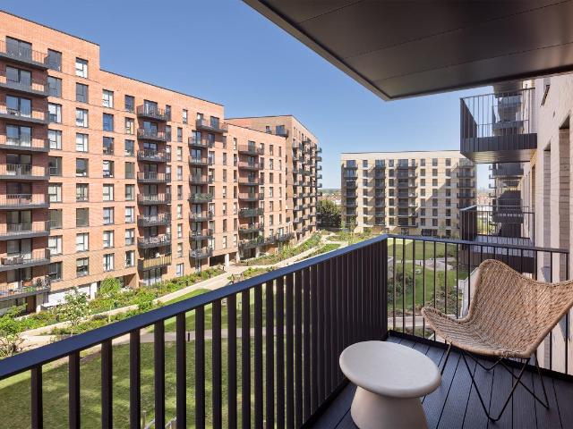 Flat for sale in Hayes, Greater London