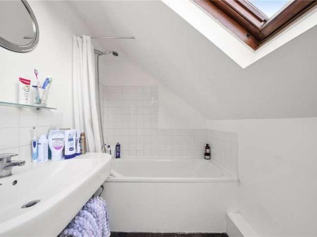 Flat for sale in London Borough of Ealing, Greater London
