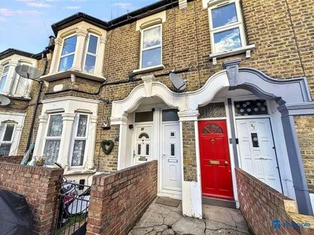 Flat for sale in Canning Town, Greater London