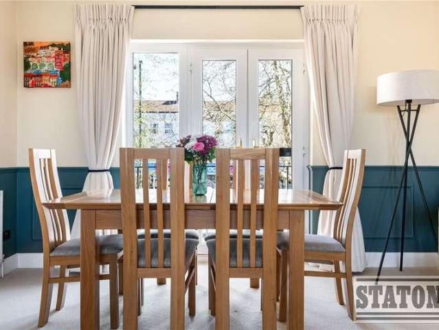 Flat for sale in Whetstone, Oakleigh Park