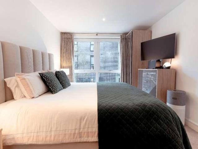 Flat for sale in Little Stanmore, Greater London