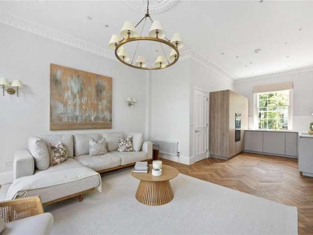 Flat for sale in Kensal Town, Bayswater