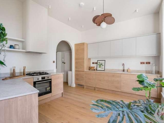 Flat for sale in London Borough of Islington, Greater London