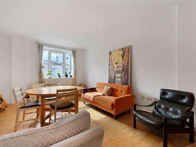Flat for sale in London Borough of Ealing, Greater London
