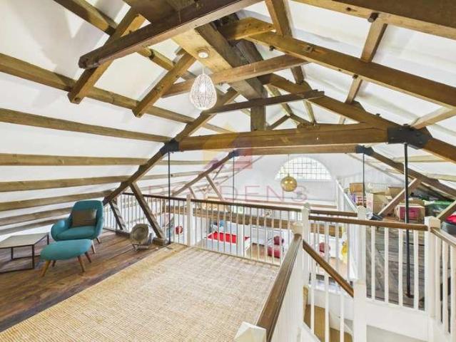 Flat for sale in Chipping Hill, Essex
