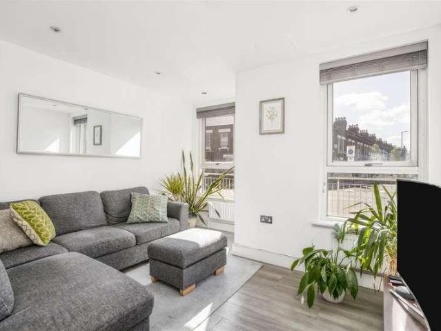 Flat for sale in Kensal Town, Greater London