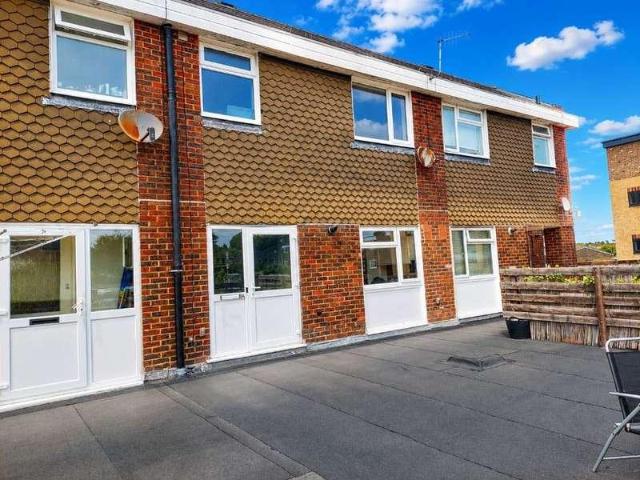 Flat for sale in Foxholes, Poole