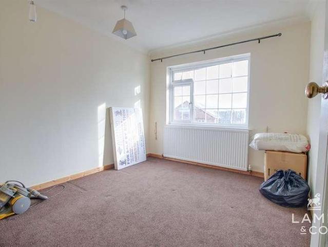 Flat for sale in Dale Hill, Essex