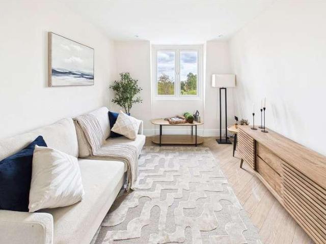 Flat for sale in Tulse Hill, Greater London