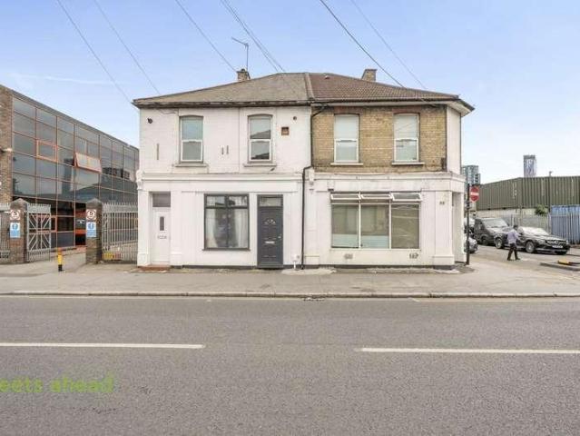Flat for sale in London Borough of Croydon, Greater London