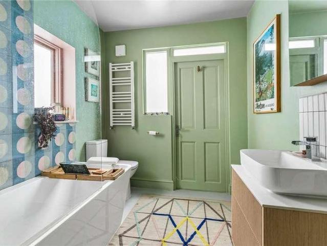 Flat for sale in Stoke Newington, Greater London