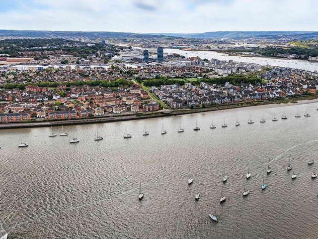 Flat for sale in St. Marys Island, Gillingham
