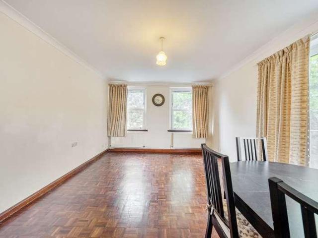Flat for sale in The Slade, Oxfordshire