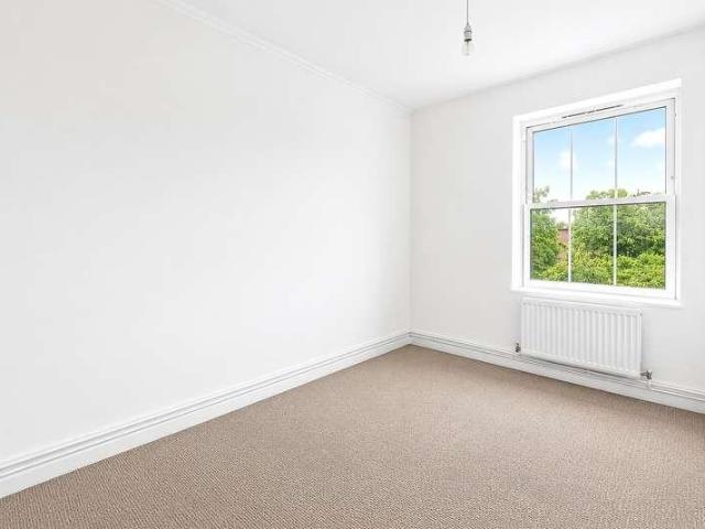 Flat for sale in Holloway, Greater London