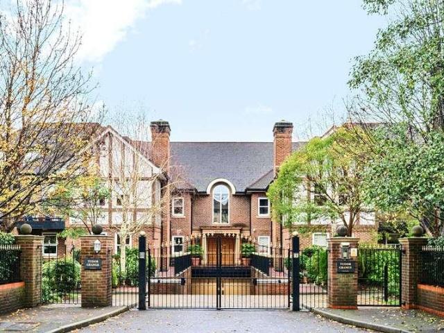 Flat for sale in Blackhills, Surrey