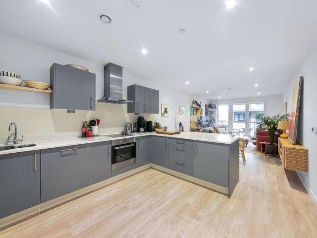 Flat for sale in Peckham, Greater London
