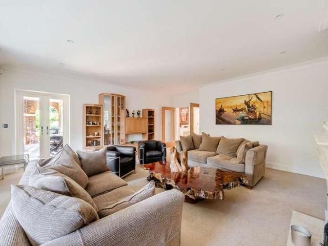 Flat for sale in Sheerwater, Woking