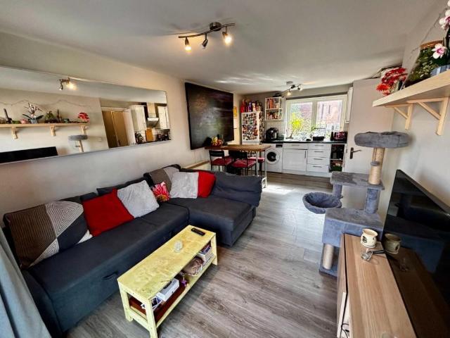 Flat for sale in Stokes Croft, Feckenham