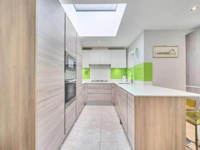 Flat for sale in Connaught Park, Bushey