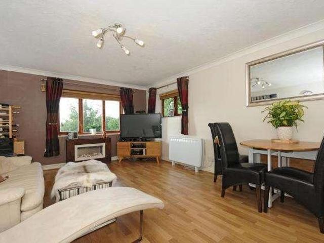 Flat for sale in Thatcham, West Berkshire