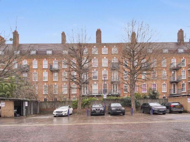 Flat for sale in Walworth, Greater London