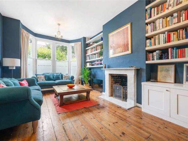 Flat for sale in East Dulwich, Greater London